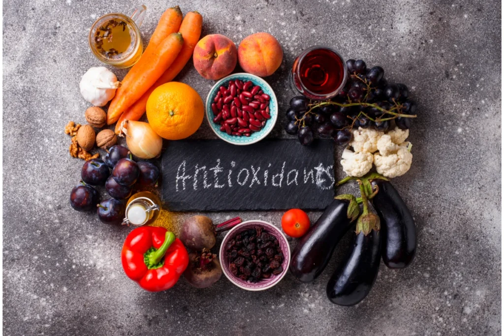 Alimentos antioxidantes ajudam a combater o envelhecimento precoce.