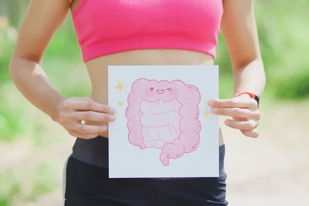 Mulher com saúde intestinal em dia.