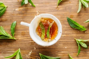 O chá de sálvia é uma excelente opção natural para a saúde.