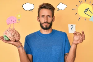 Jovem segura um cérebro, simbolizando que a flexibilidade cognitiva pode ser desenvolvida.